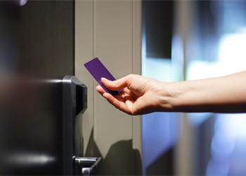 How Can RFID Hotel Key Cards Improve Guest Check-In and Check-Out Processes?
