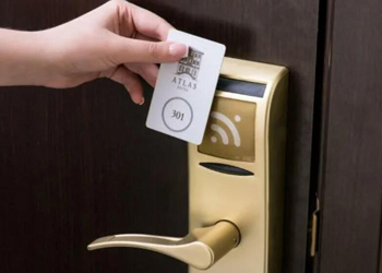 How Do Hotel Key Cards Work?